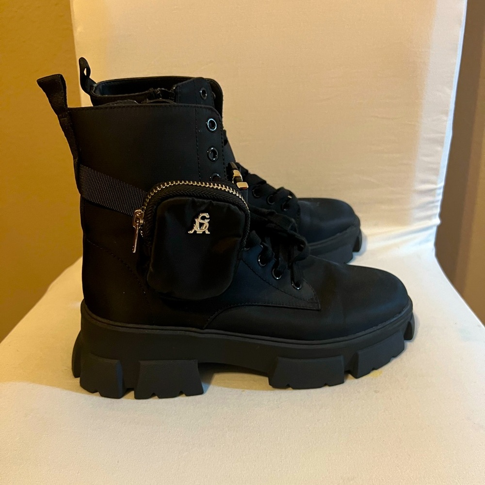 Women’s size 9.5 Steve Madden combat boots with pouch. Mildly worn